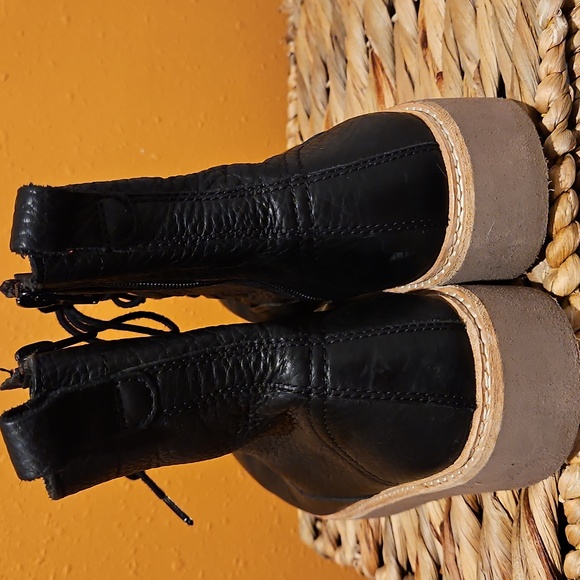 Clarks Trace Pine Black Leather Women's Side Zipper Tie Ankle Boots Sz.10 - Picture 4 of 8